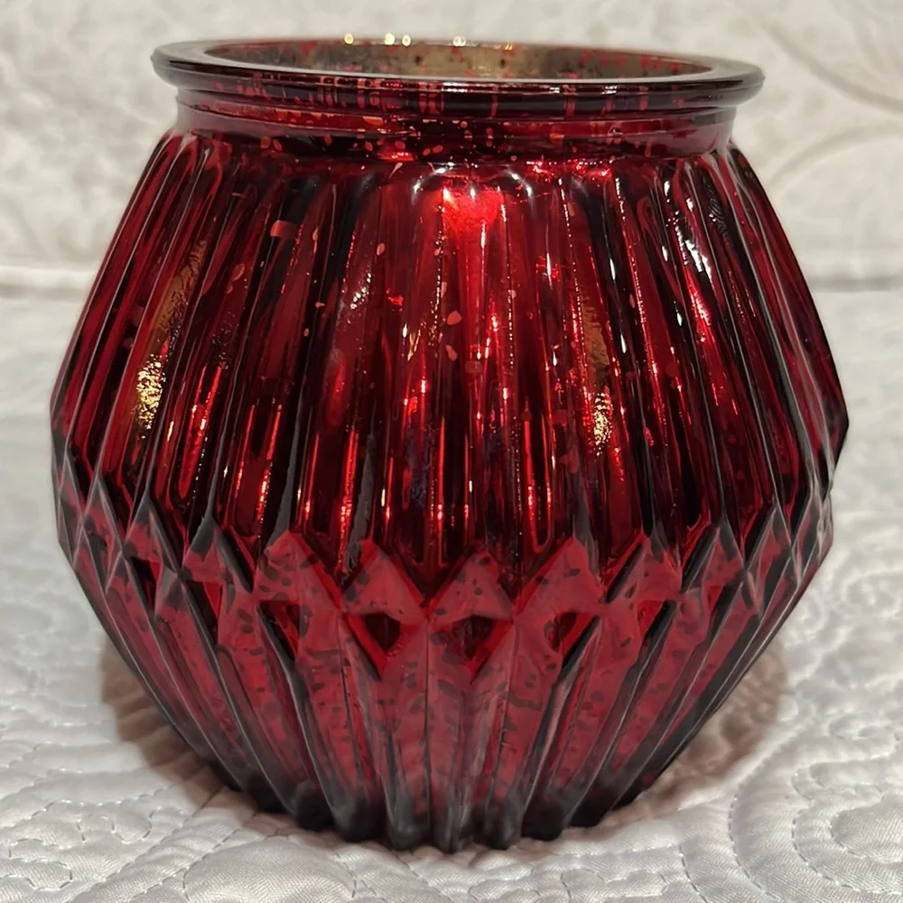 Holiday Peppermint & Vanilla candle with‎ topper lid, new